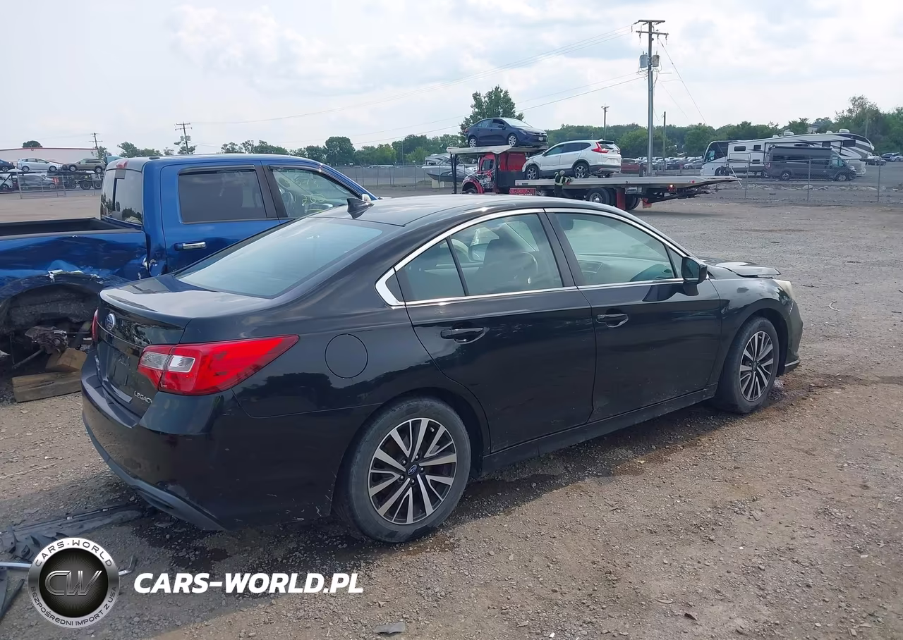 2018 Subaru Legacy 2.5I Premium VIN:4S3BNAC63J3002325 - 4