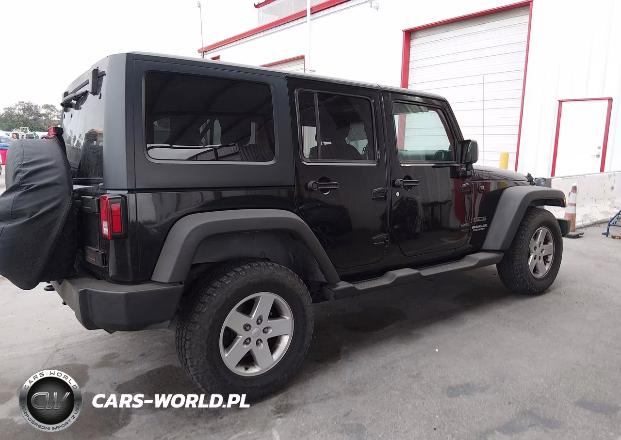2012 Jeep Wrangler Unlimited Sport VIN:1C4BJWDG1CL266730 - 4