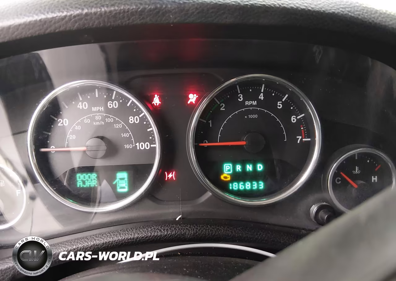 2012 Jeep Wrangler Unlimited Sport VIN:1C4BJWDG1CL266730 - 7