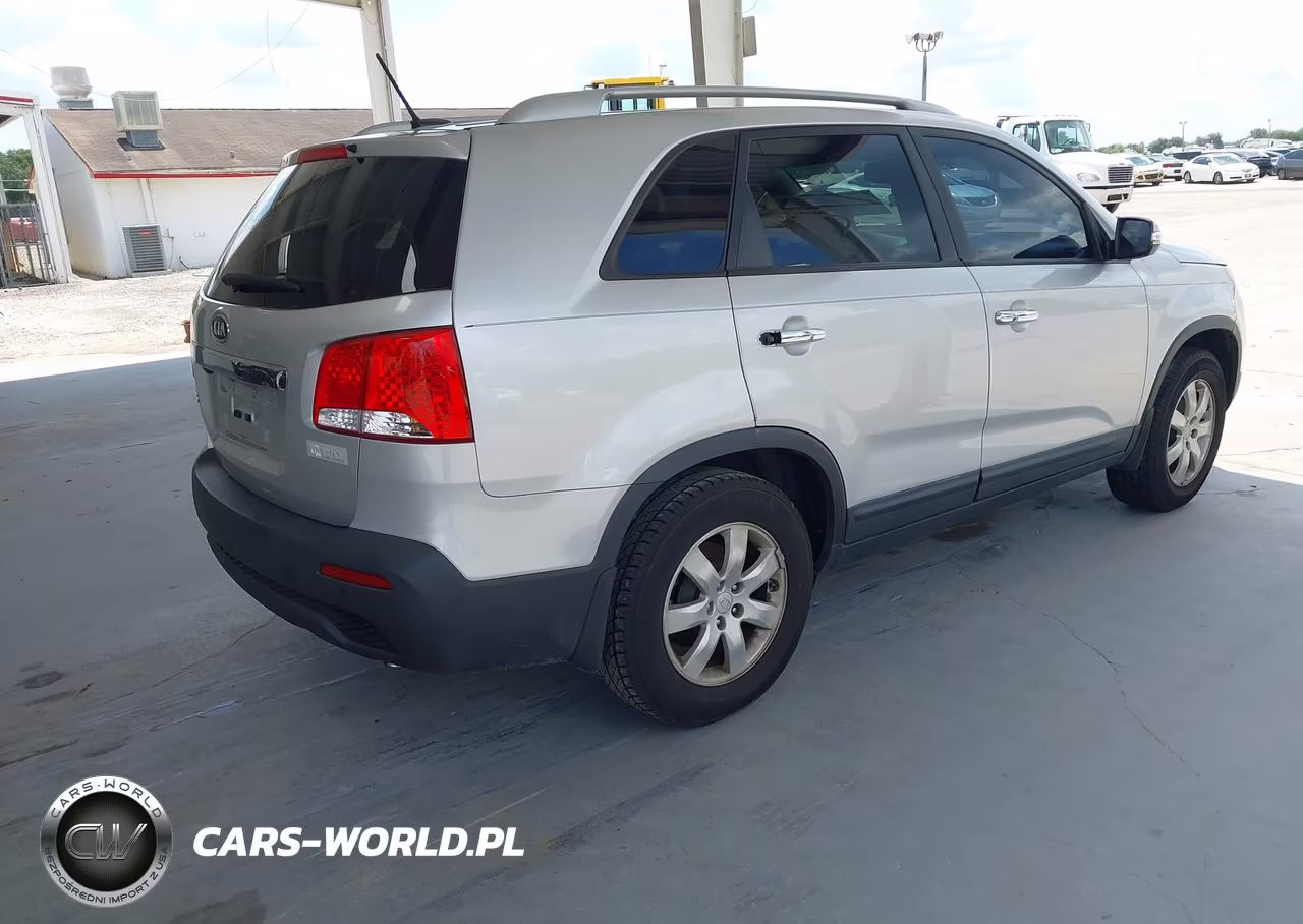 2012 Kia Sorento Lx VIN:5XYKT3A6XCG205344 - 4