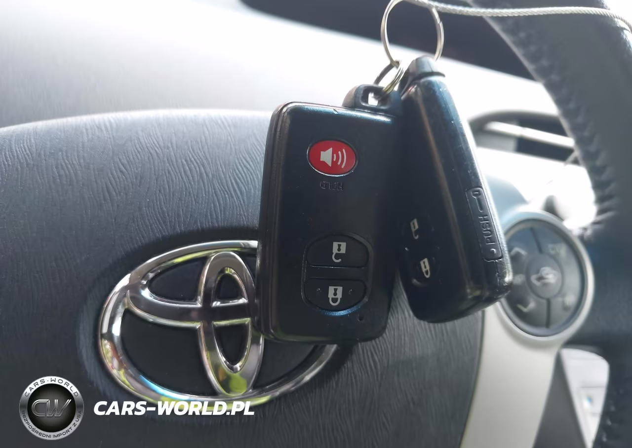 2012 Toyota Prius Four VIN:JTDKN3DU9C5491135 - 11