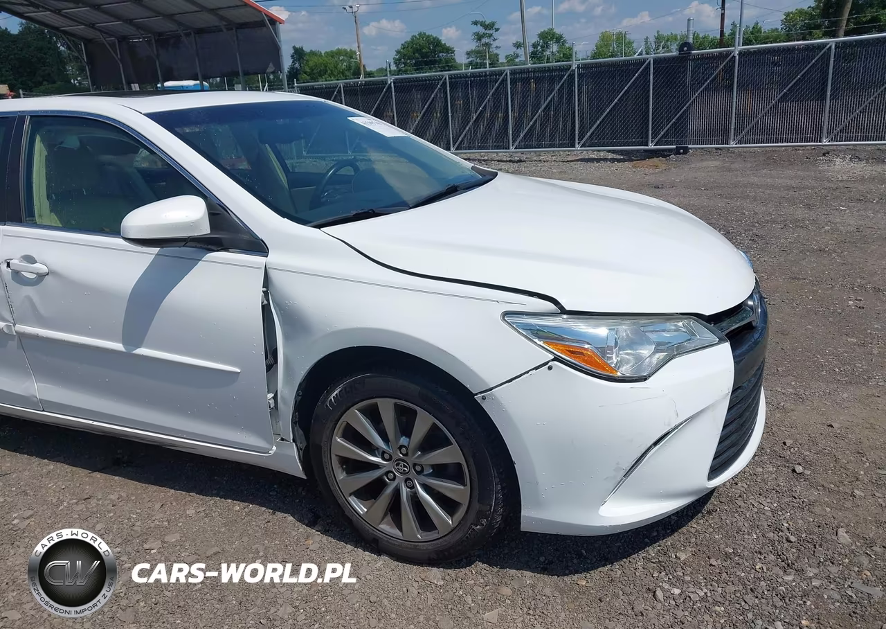 2016 Toyota Camry Xle VIN:4T1BF1FK0GU522597 - 17