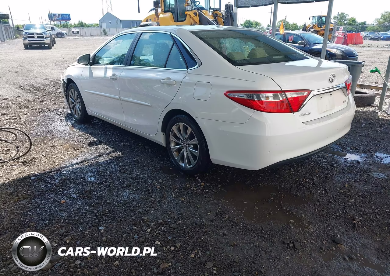 2016 Toyota Camry Xle VIN:4T1BF1FK0GU522597 - 3