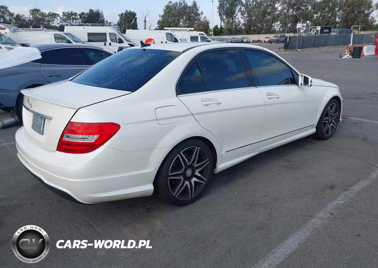 2014 Mercedes-Benz C 250 Sport VIN:WDDGF4HB6EA946346 - 4