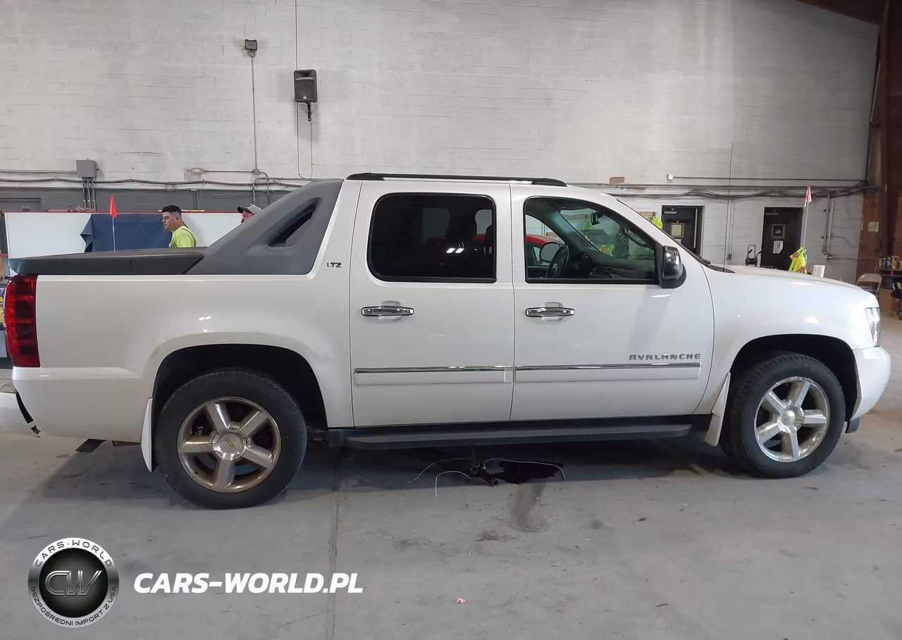2011 Chevrolet Avalanche 1500 Ltz VIN:3GNTKGE35BG373902 - 13