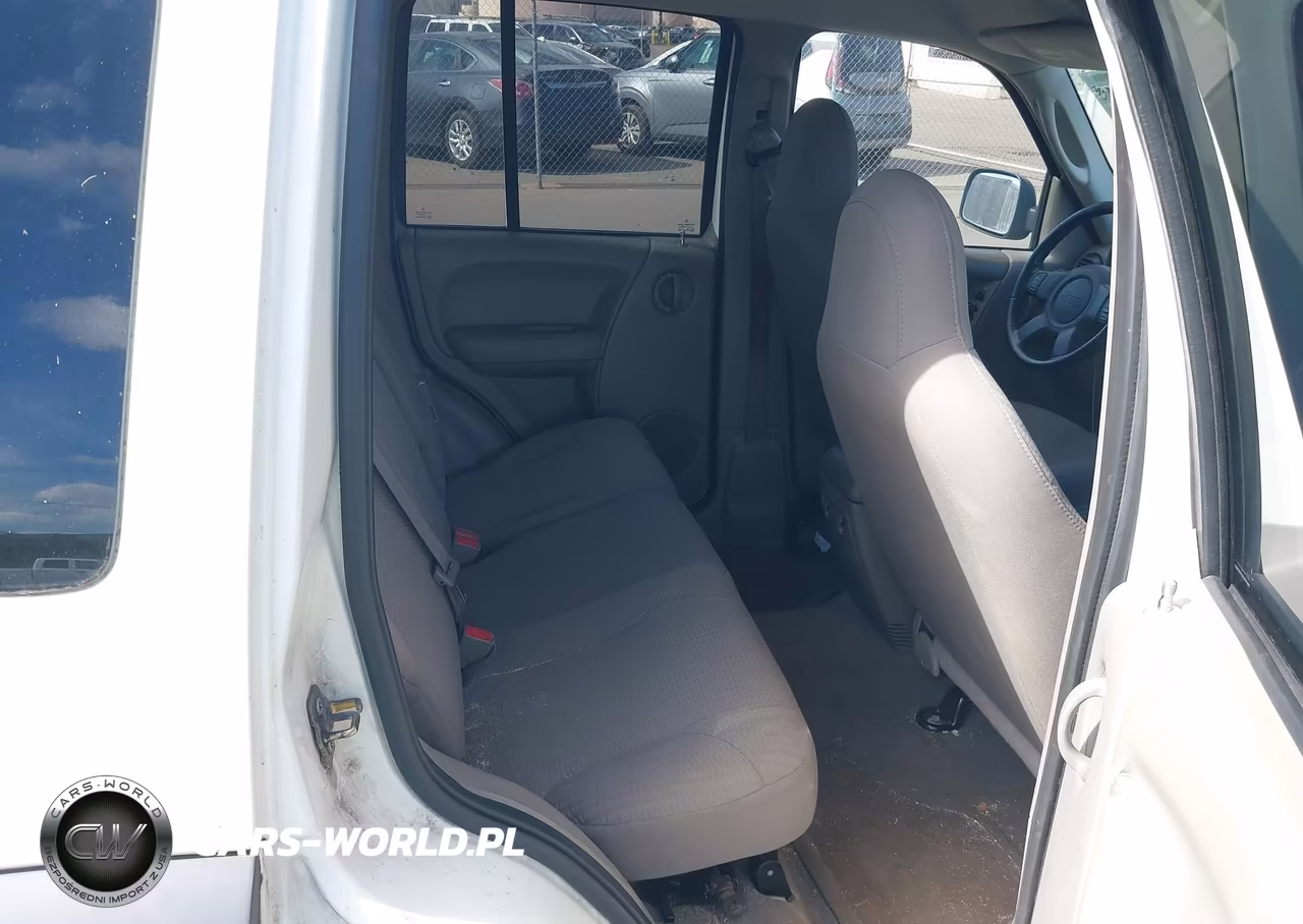 2004 Jeep Liberty Sport VIN:1J4GK48K04W236571 - 8