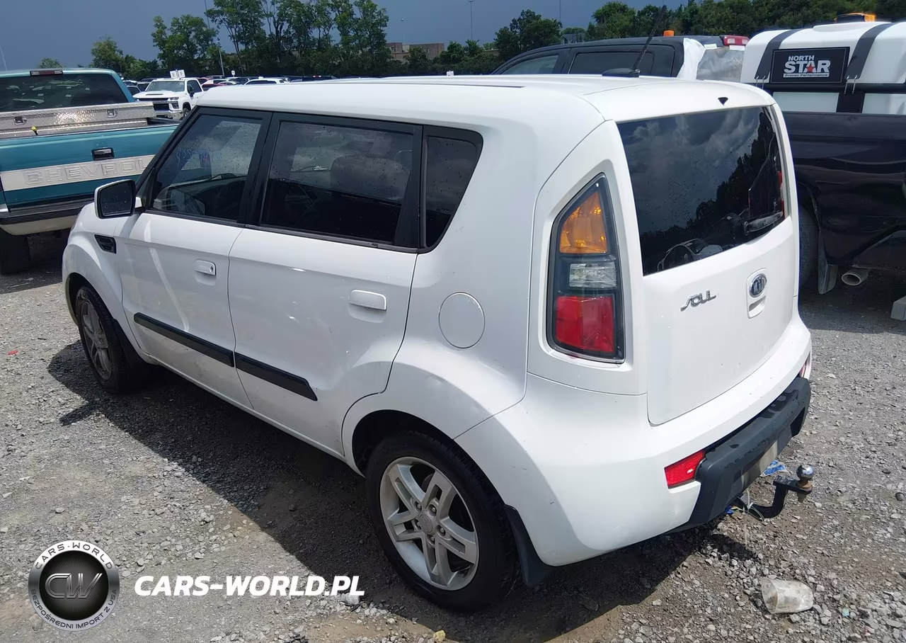2010 Kia Soul + VIN:KNDJT2A27A7139316 - 3