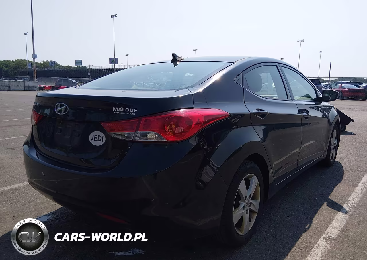 2013 Hyundai Elantra Gls VIN:5NPDH4AE3DH438077 - 4