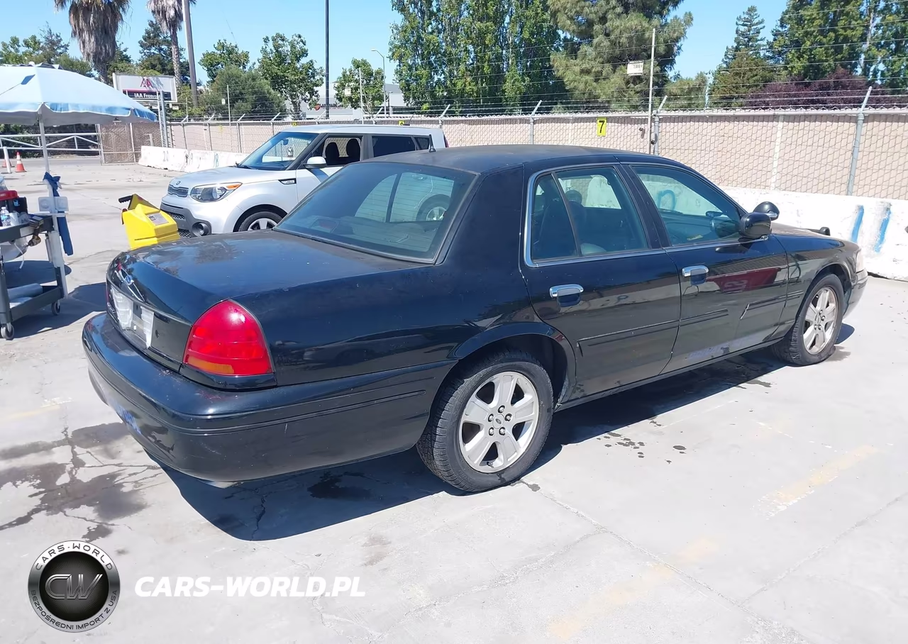 2003 Ford Crown Victoria Lx VIN:2FAHP74W03X163362 - 4