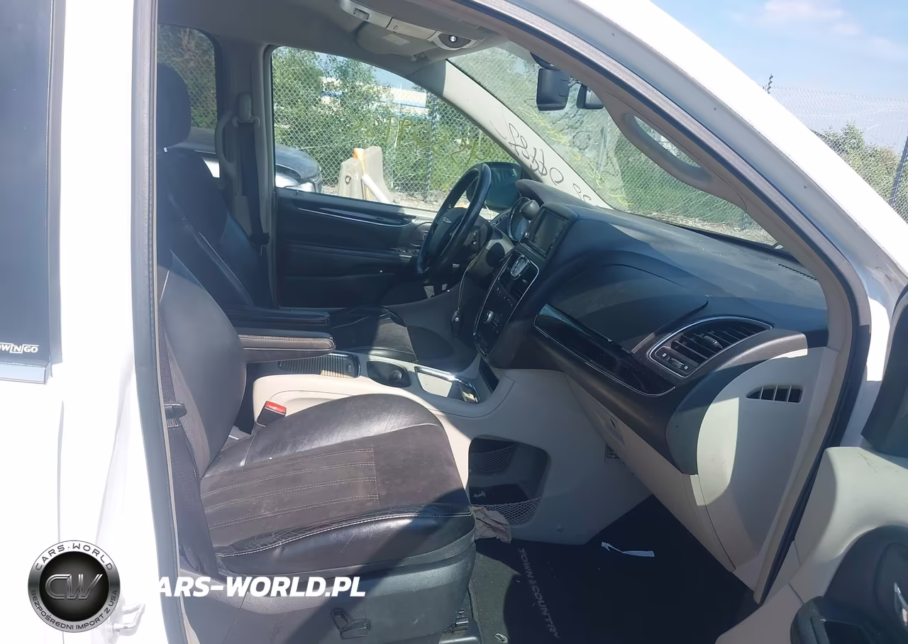 2014 Chrysler Town & Country Touring-L 30Th Anniversary VIN:2C4RC1CG6ER297348 - 5