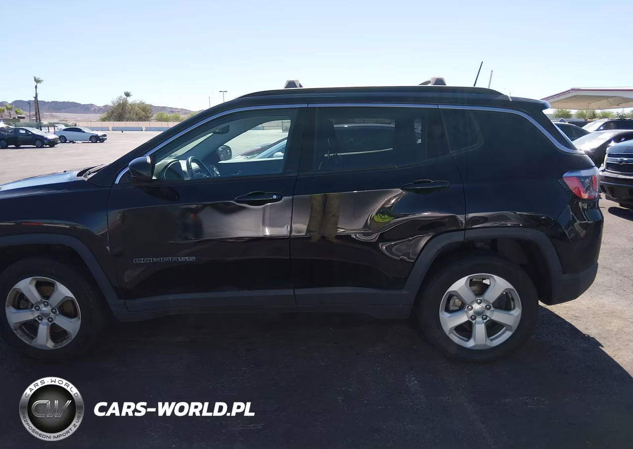 2018 Jeep Compass Latitude 4X4 VIN:3C4NJDBB3JT349487 - 14