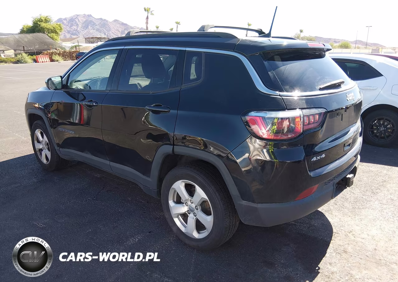 2018 Jeep Compass Latitude 4X4 VIN:3C4NJDBB3JT349487 - 3