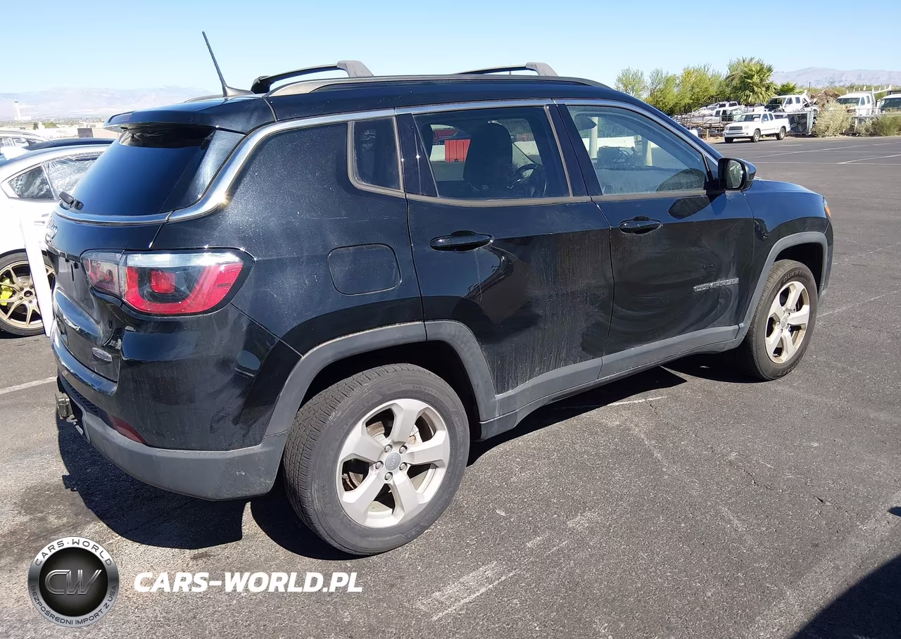 2018 Jeep Compass Latitude 4X4 VIN:3C4NJDBB3JT349487 - 4