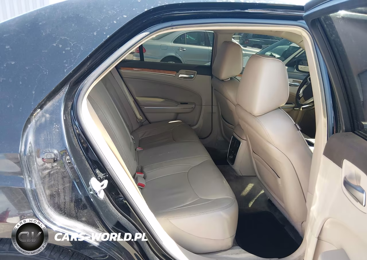 2014 Chrysler 300C VIN:2C3CCAET2EH217005 - 8