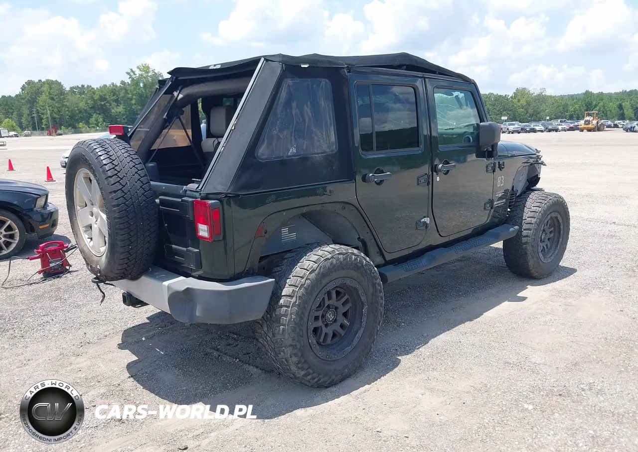 2010 Jeep Wrangler Unlimited Sahara VIN:1J4BA5H18AL198787 - 4