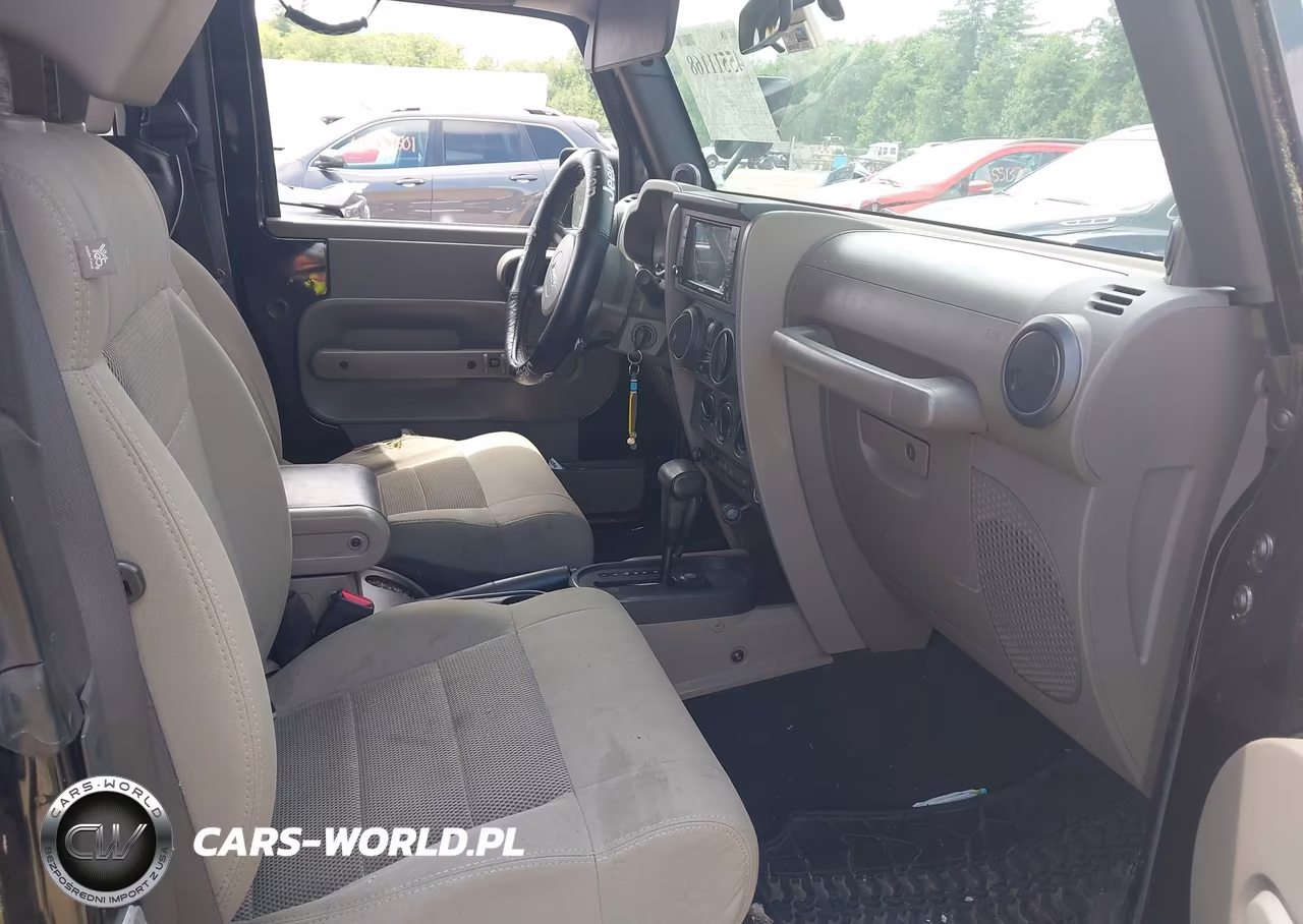 2008 Jeep Wrangler Rubicon VIN:1J4GA641X8L532815 - 5