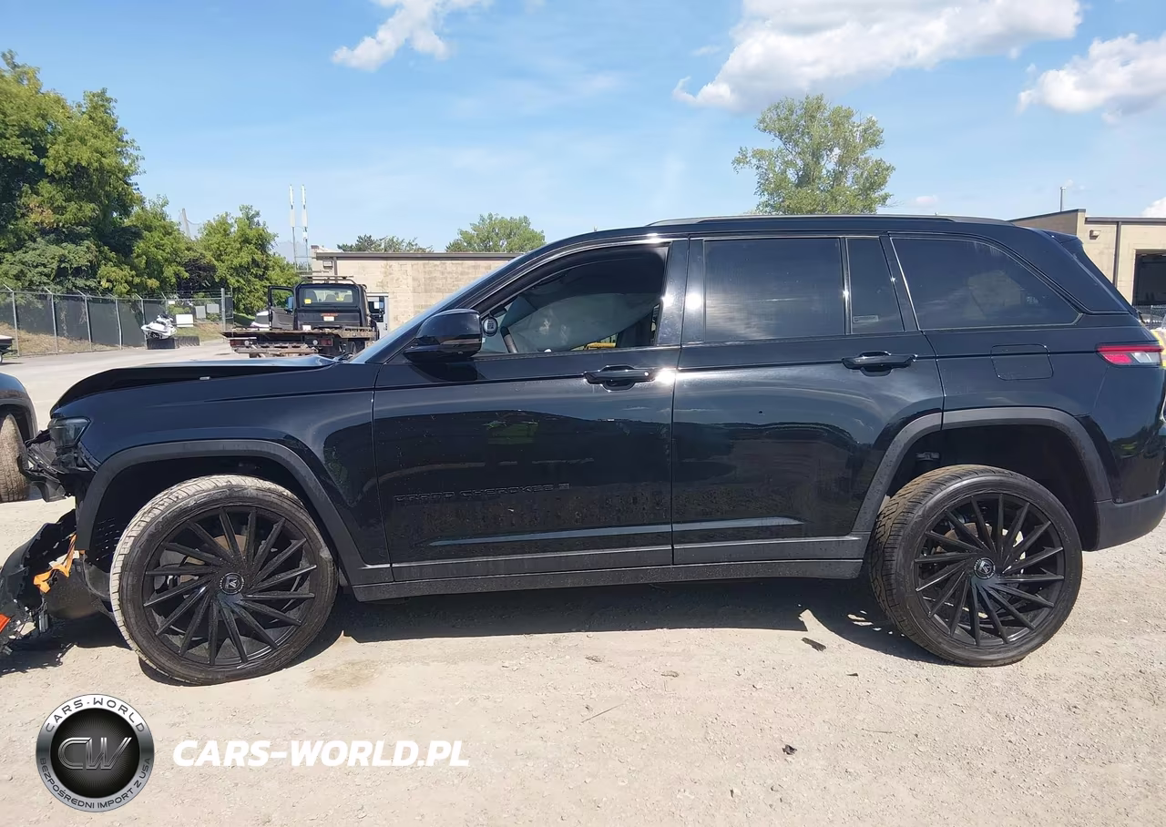 2023 Jeep Grand Cherokee Limited 4X4 VIN:1C4RJHBG3PC538214 - 15