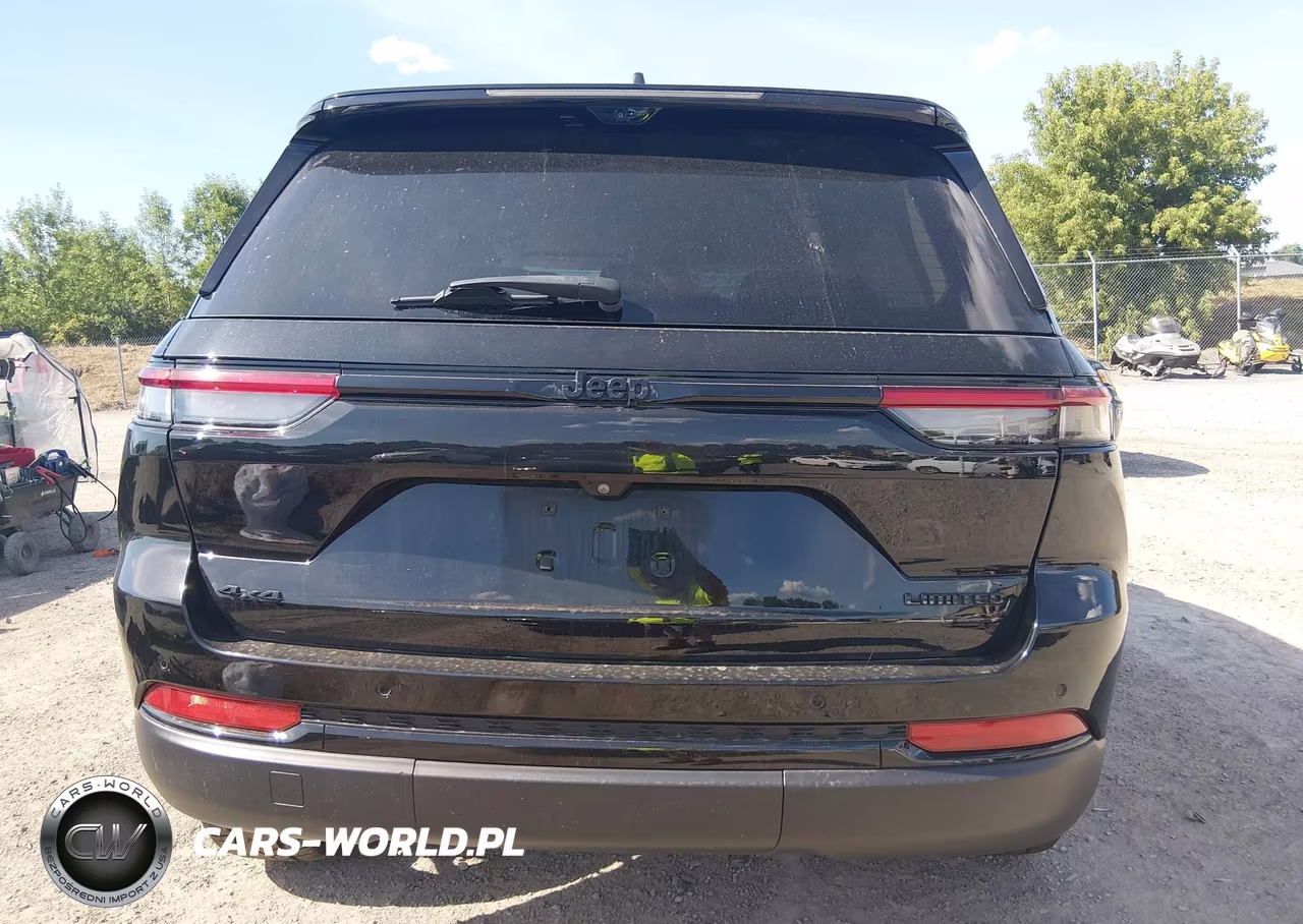 2023 Jeep Grand Cherokee Limited 4X4 VIN:1C4RJHBG3PC538214 - 17