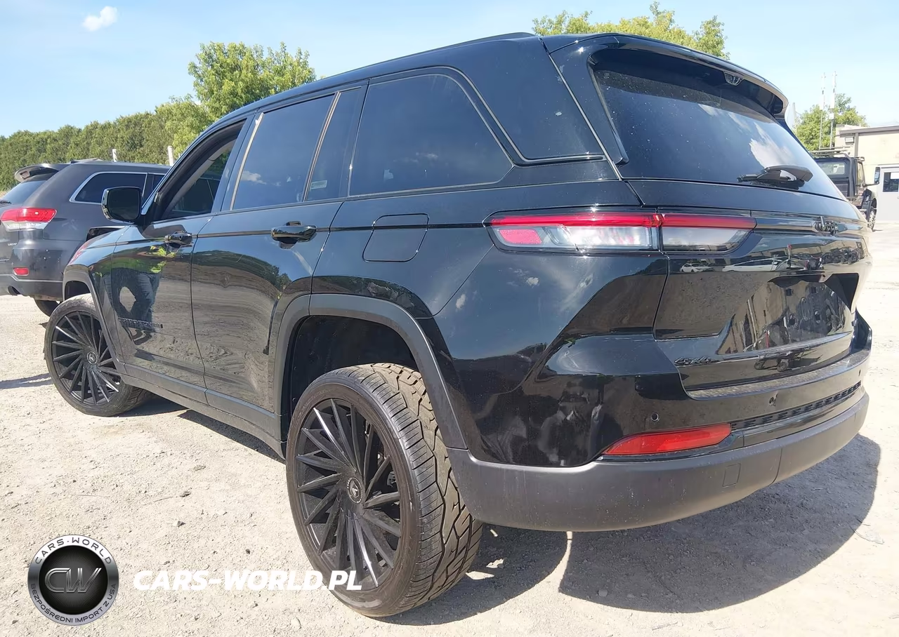 2023 Jeep Grand Cherokee Limited 4X4 VIN:1C4RJHBG3PC538214 - 3