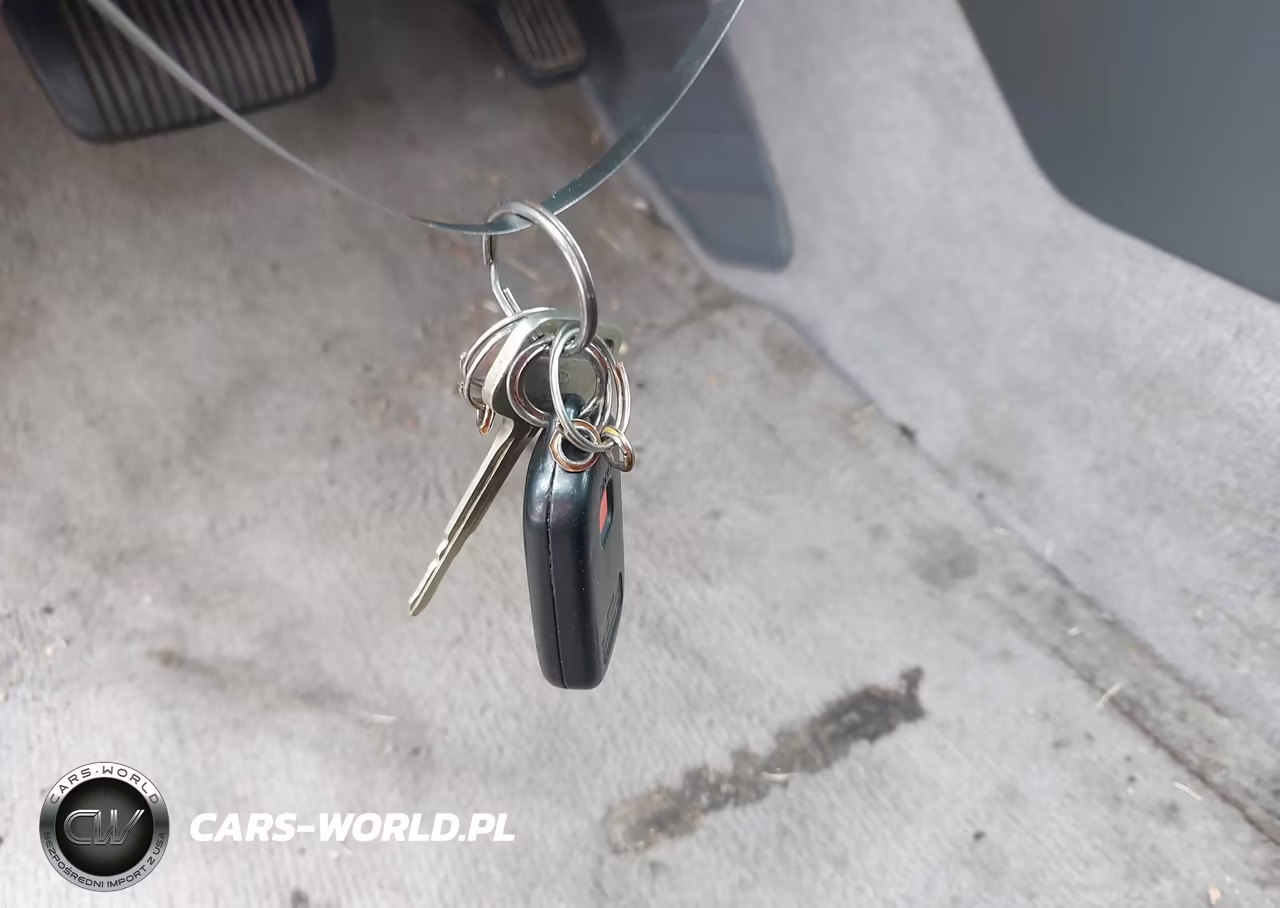 2000 Toyota Camry Le VIN:JT2BG22K2Y0424184 - 11