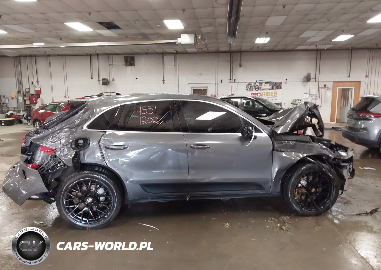 2018 Porsche Macan S VIN:WP1AB2A50JLB33604 - 13