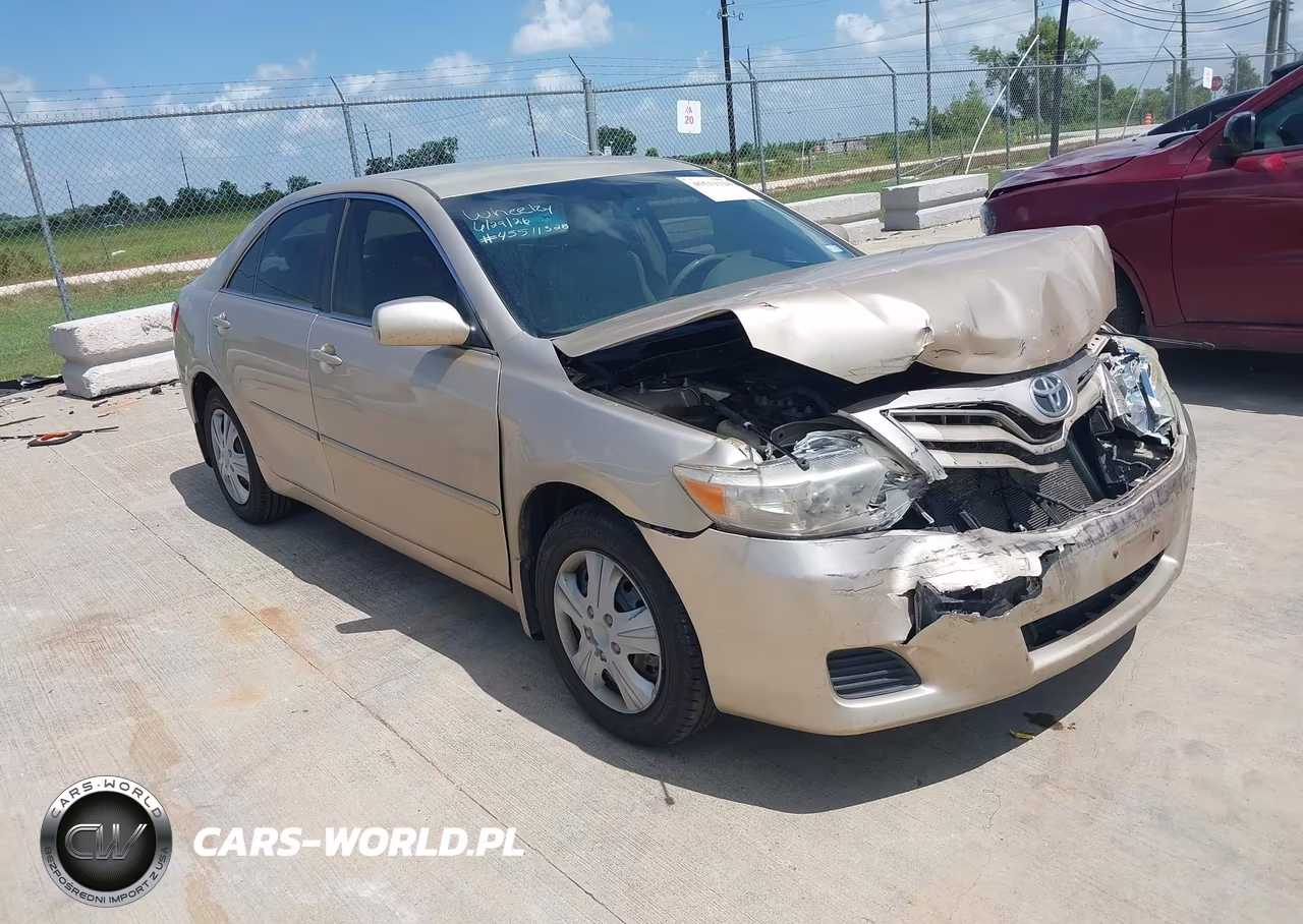 2010 Toyota Camry Le – zdjęcie 1 z 12