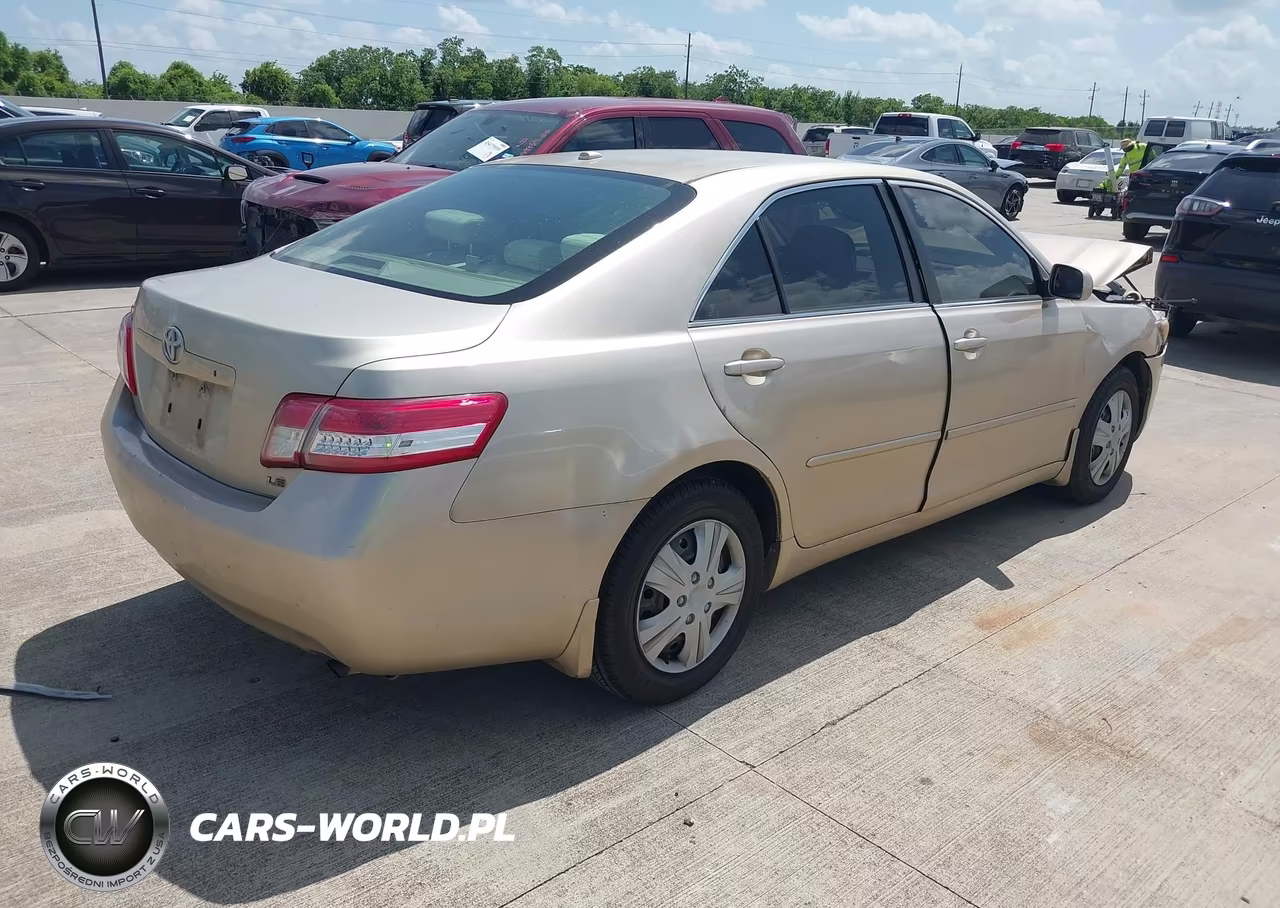 2010 Toyota Camry Le VIN:4T4BF3EKXAR029102 - 4