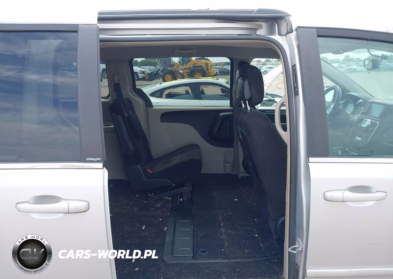 2012 Chrysler Town & Country Touring VIN:2C4RC1BG2CR266757 - 8