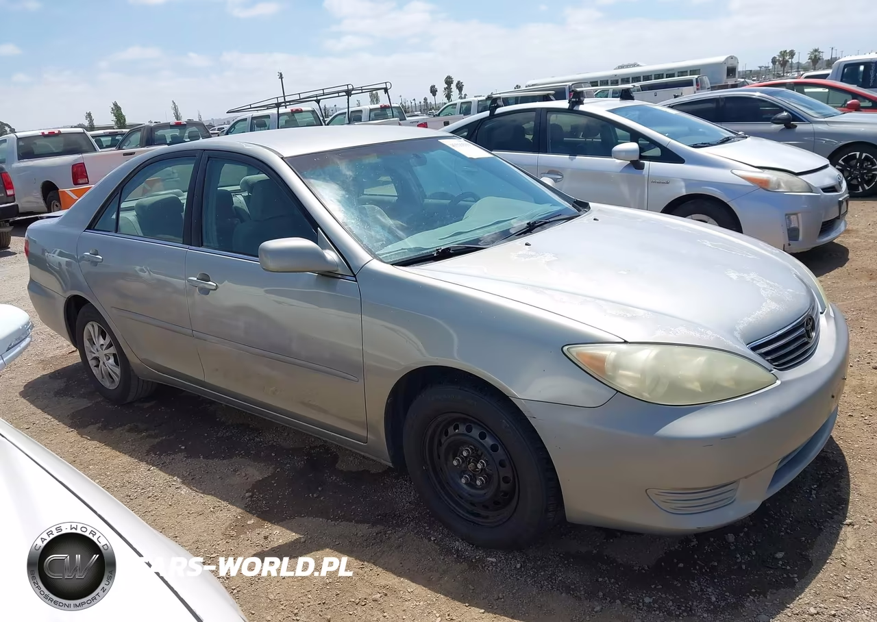 2005 Toyota Camry Le V6 – zdjęcie 1 z 11