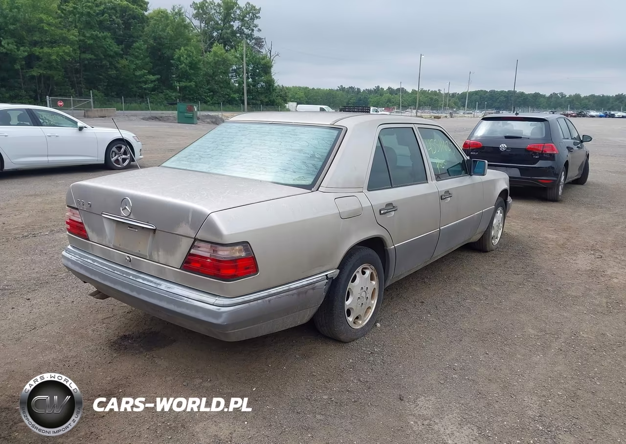 1995 Mercedes-Benz E 320 Base-320 Special VIN:WDBEA32E2SC258288 - 4