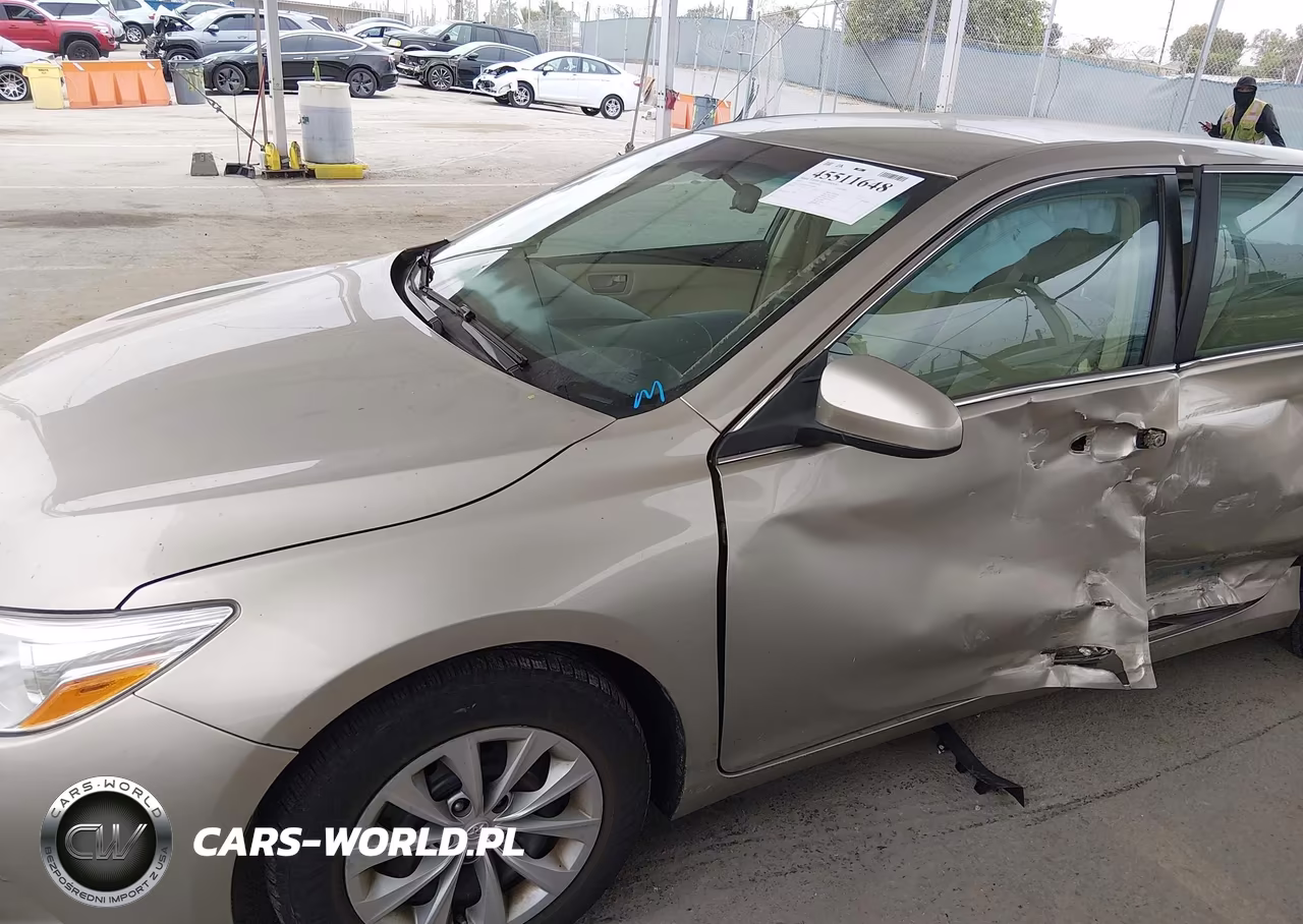 2015 Toyota Camry Le VIN:4T1BF1FK9FU106871 - 12