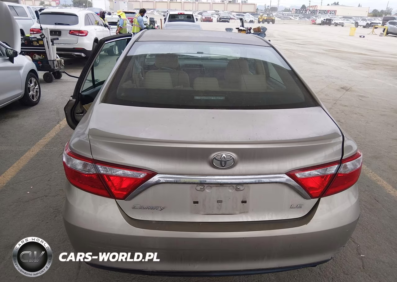 2015 Toyota Camry Le VIN:4T1BF1FK9FU106871 - 18