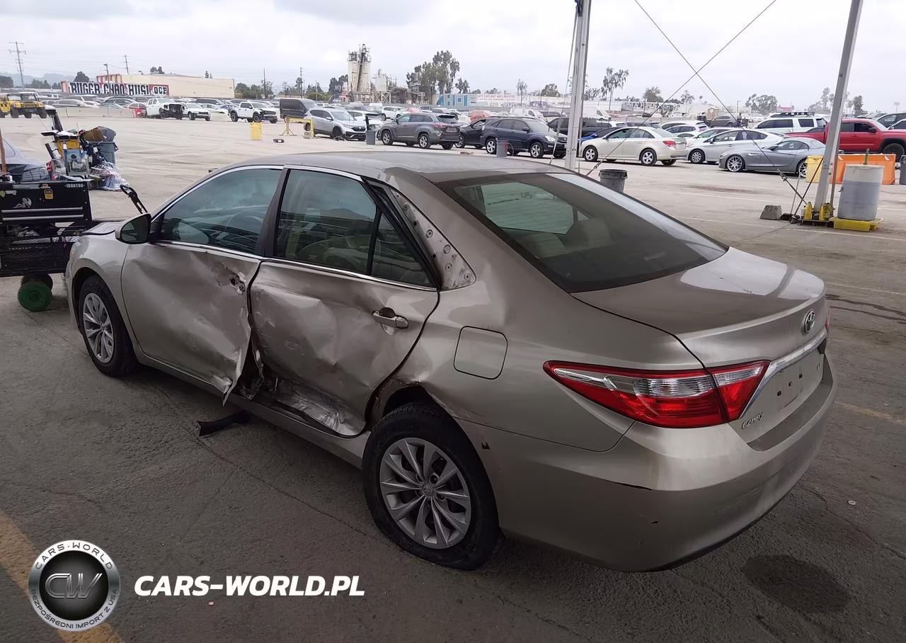 2015 Toyota Camry Le VIN:4T1BF1FK9FU106871 - 3