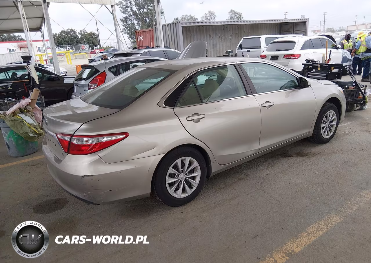 2015 Toyota Camry Le VIN:4T1BF1FK9FU106871 - 4