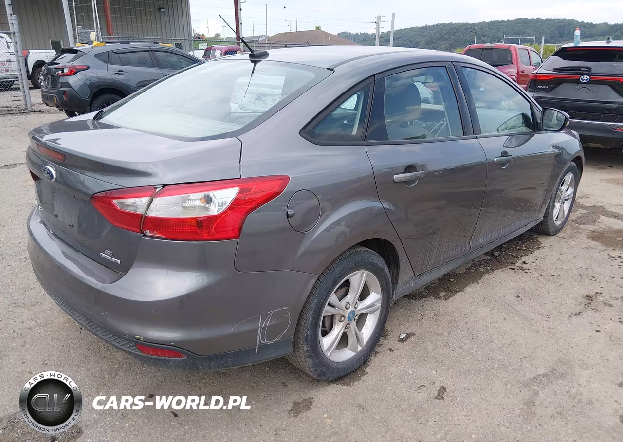 2013 Ford Focus Se VIN:1FADP3F22DL261972 - 4