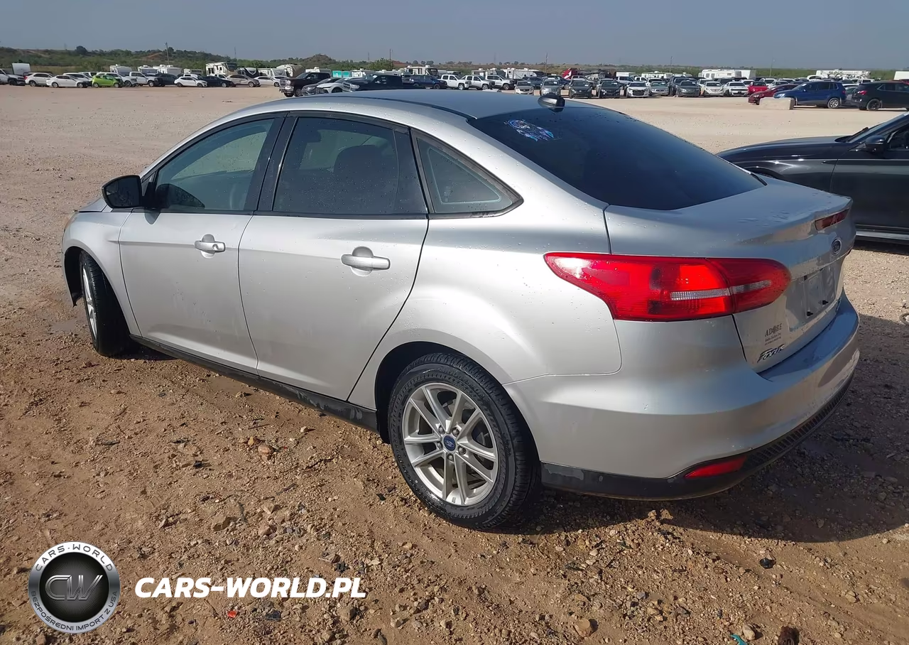 2016 Ford Focus Se VIN:1FADP3F27GL263849 - 3