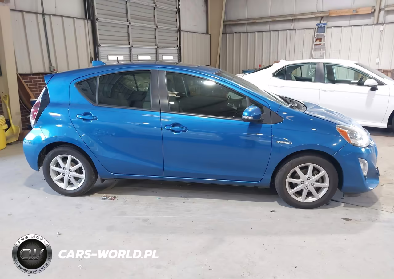 2016 Toyota Prius C Four VIN:JTDKDTB33G1115900 - 14