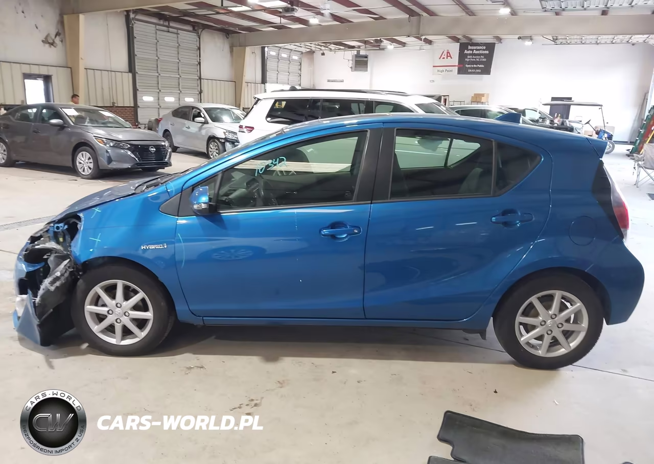 2016 Toyota Prius C Four VIN:JTDKDTB33G1115900 - 15