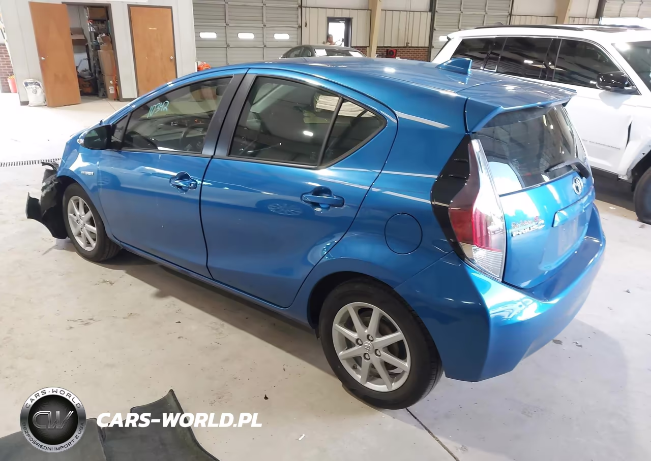 2016 Toyota Prius C Four VIN:JTDKDTB33G1115900 - 3