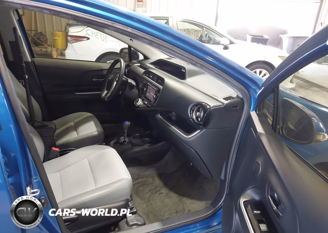 2016 Toyota Prius C Four VIN:JTDKDTB33G1115900 - 5