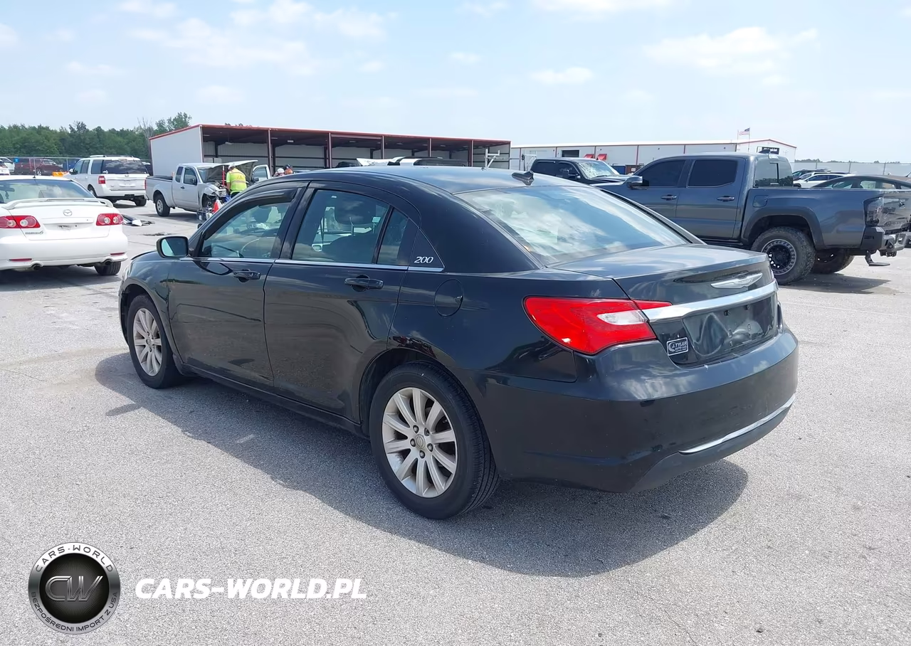 2013 Chrysler 200 Touring VIN:1C3CCBBB9DN579968 - 3