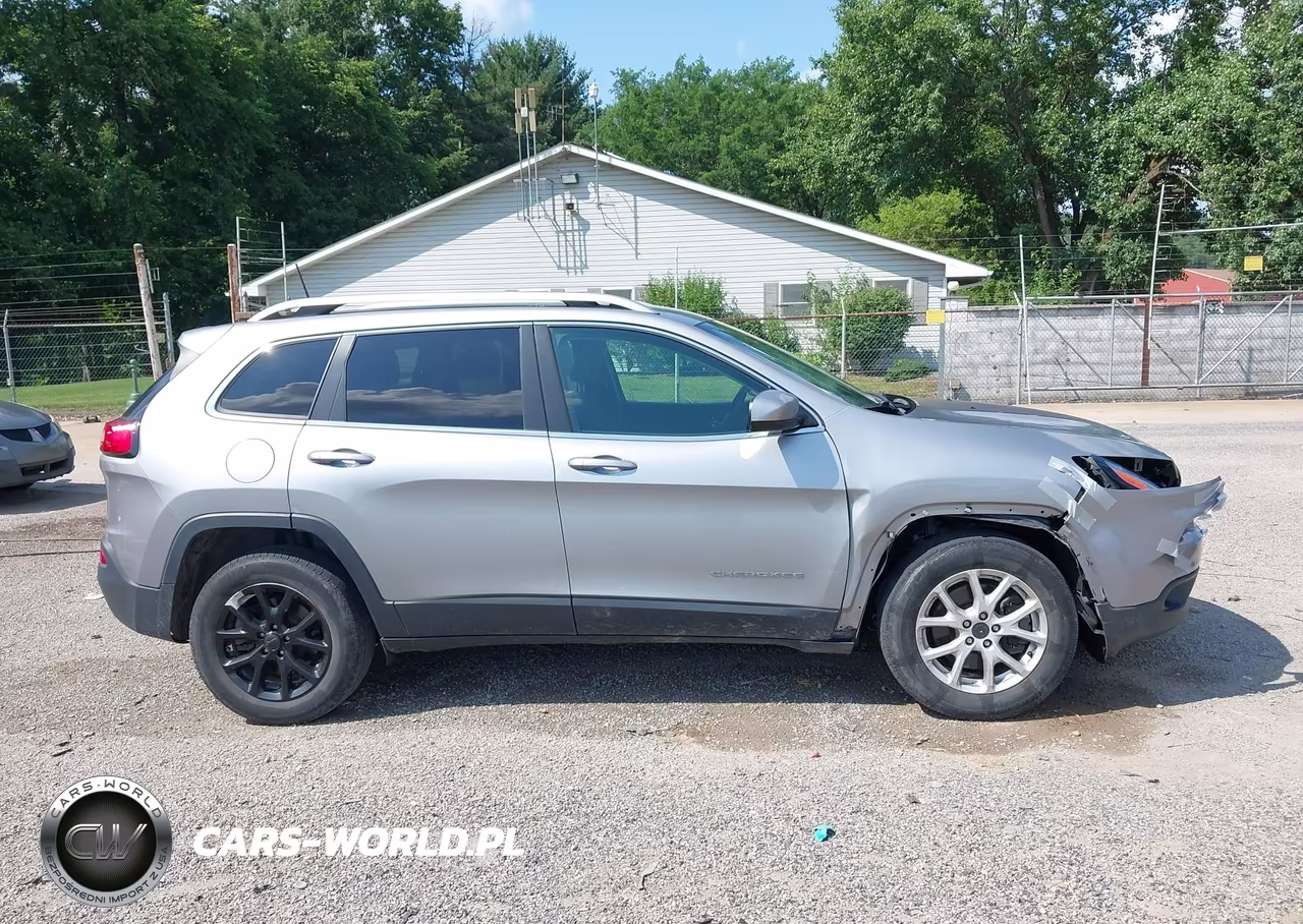 2017 Jeep Cherokee Latitude VIN:1C4PJMCB8HW615744 - 13