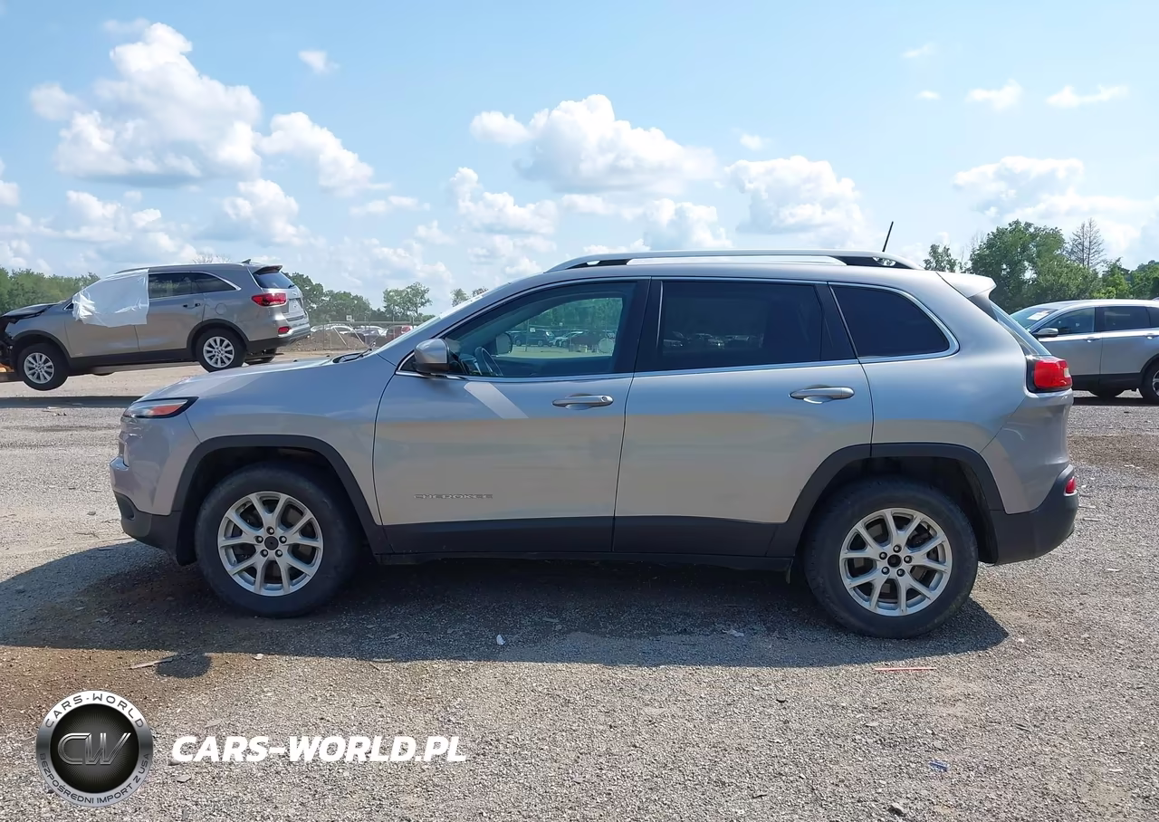 2017 Jeep Cherokee Latitude VIN:1C4PJMCB8HW615744 - 14
