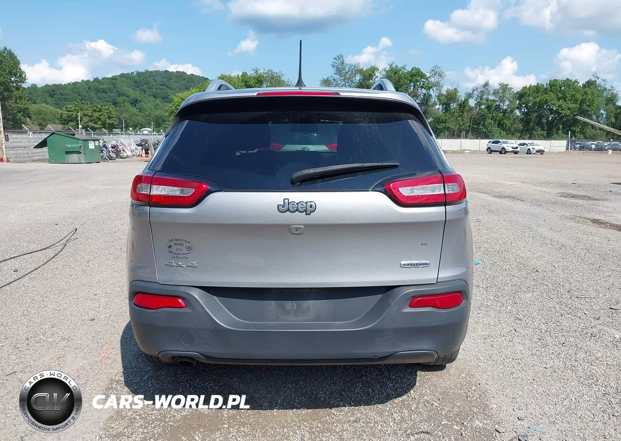 2017 Jeep Cherokee Latitude VIN:1C4PJMCB8HW615744 - 16