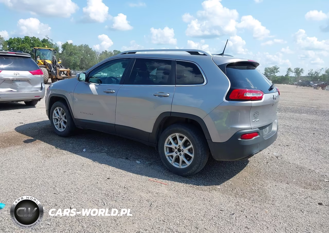 2017 Jeep Cherokee Latitude VIN:1C4PJMCB8HW615744 - 3
