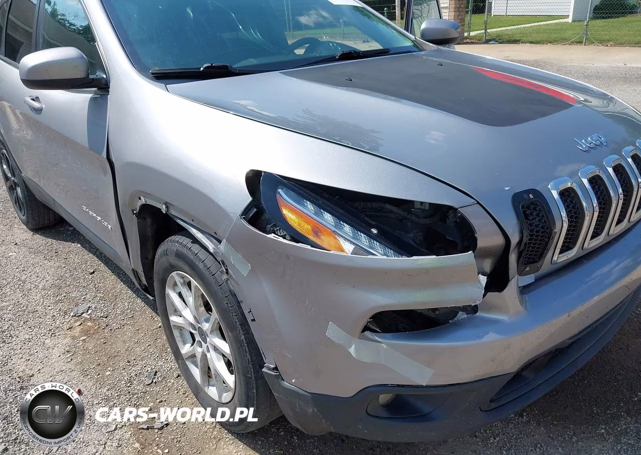2017 Jeep Cherokee Latitude VIN:1C4PJMCB8HW615744 - 6