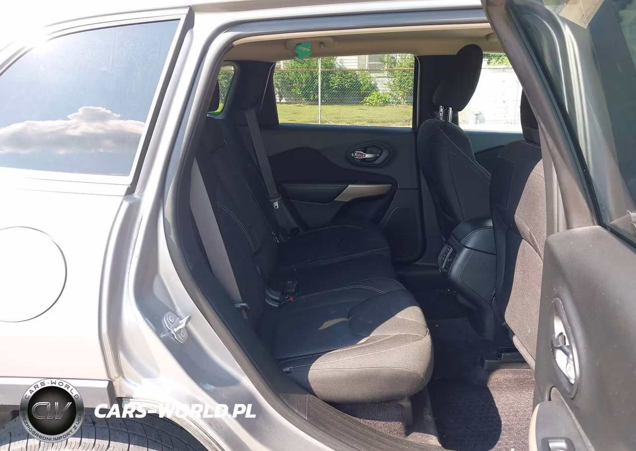 2017 Jeep Cherokee Latitude VIN:1C4PJMCB8HW615744 - 8