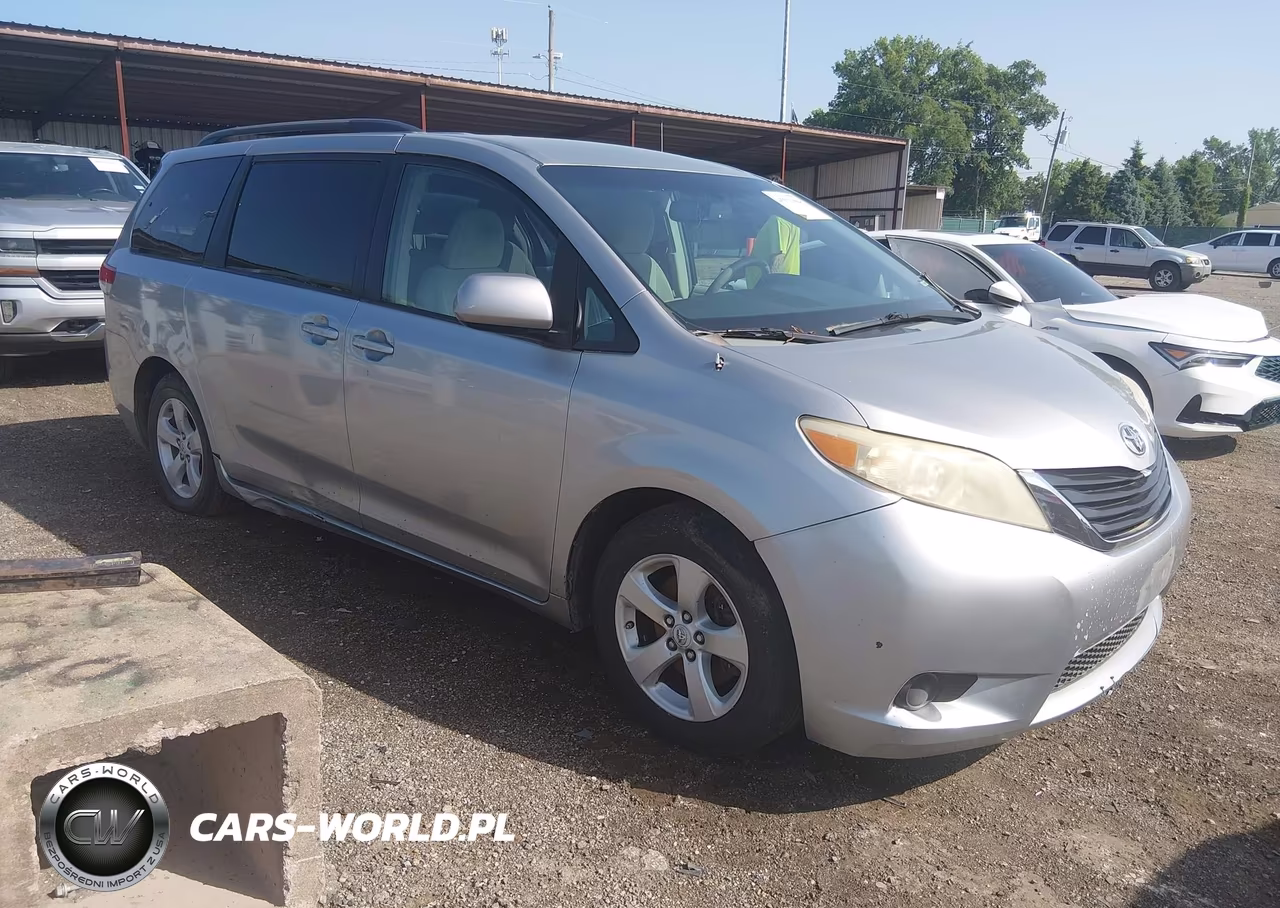 2011 Toyota Sienna Le V6 – zdjęcie 1 z 16