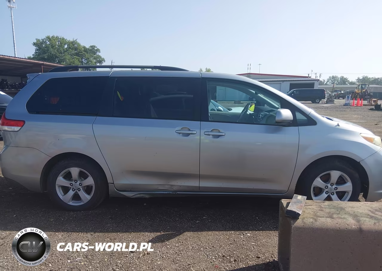 2011 Toyota Sienna Le V6 VIN:5TDKK3DC3BS124031 - 13