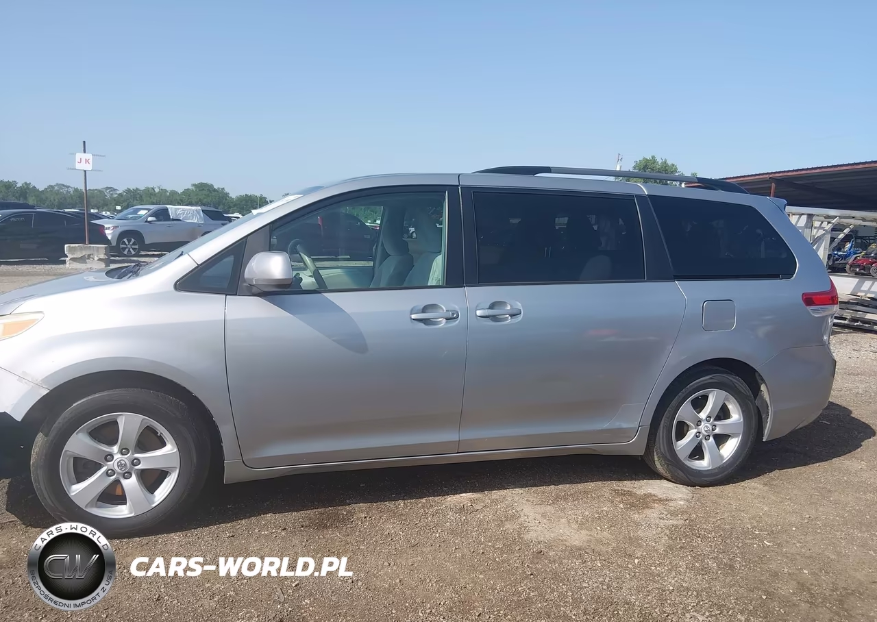 2011 Toyota Sienna Le V6 VIN:5TDKK3DC3BS124031 - 14